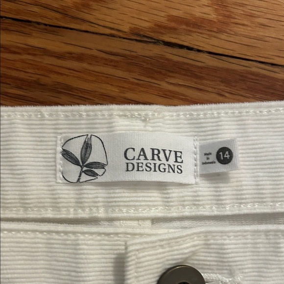 Carve Cream Corduroy Shorts - Picture 2 of 4